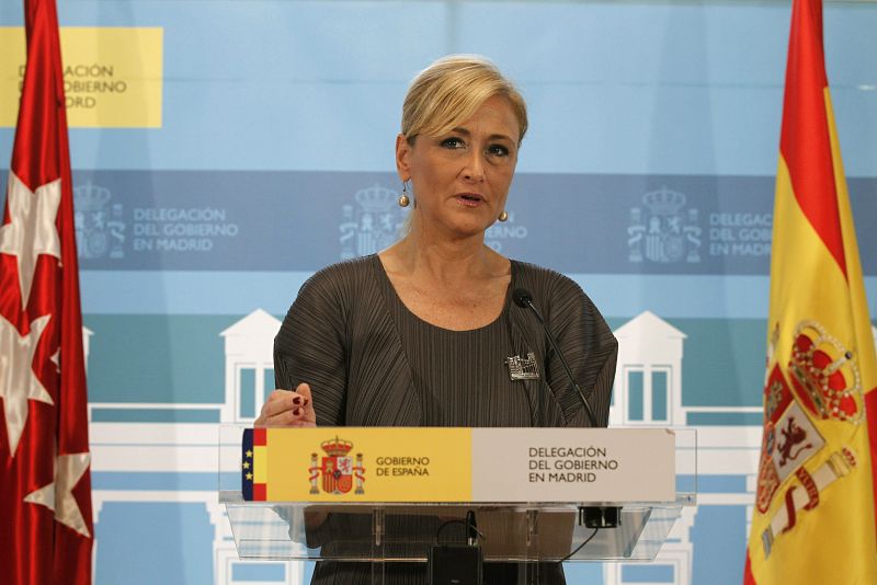 La delegada del Gobierno en Madrid, herida grave en un accidente de moto