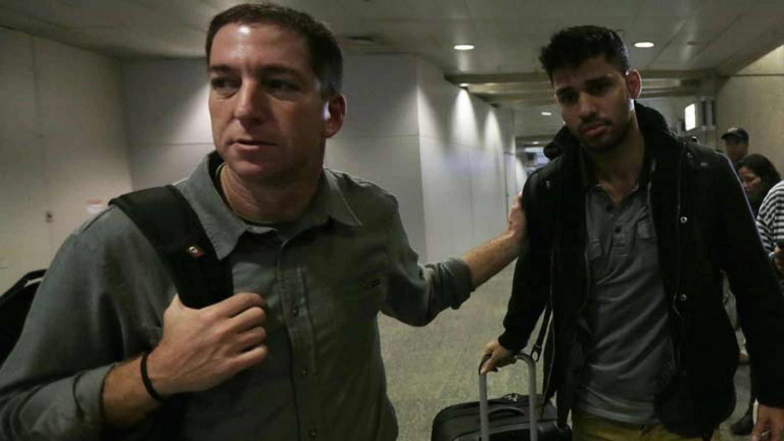 Continúa la polémica en Londres por la retención de la pareja del informador del The Guardian