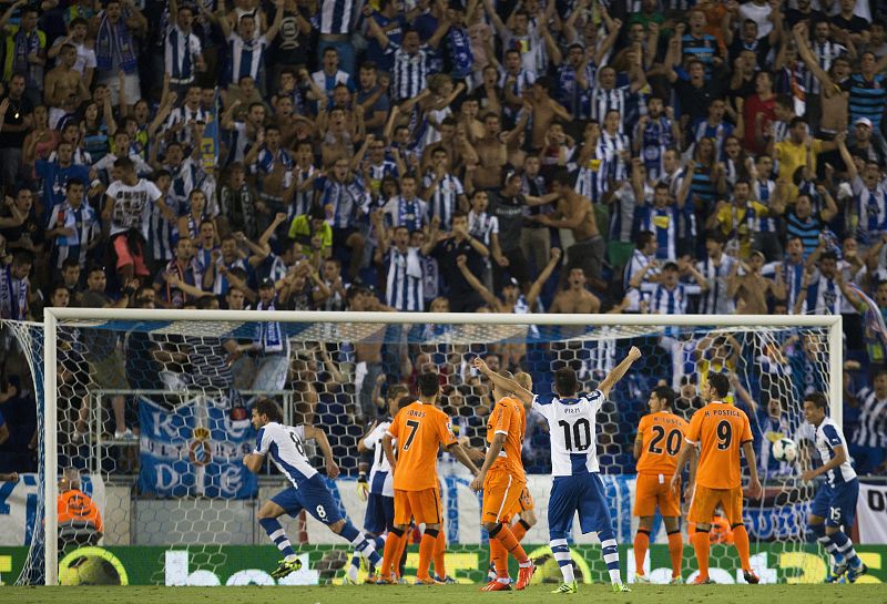 El Espanyol se aprovecha de la modorra del Valencia