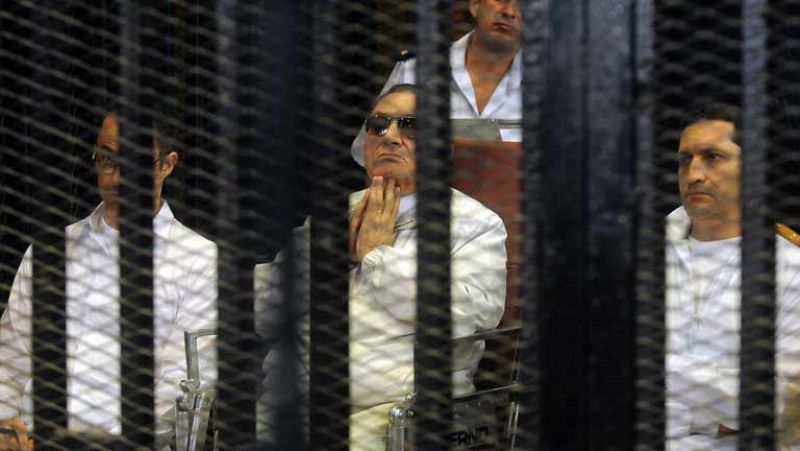 Aplazan el juicio contra Mubarak y los líderes islamistas tras la vista de este domingo