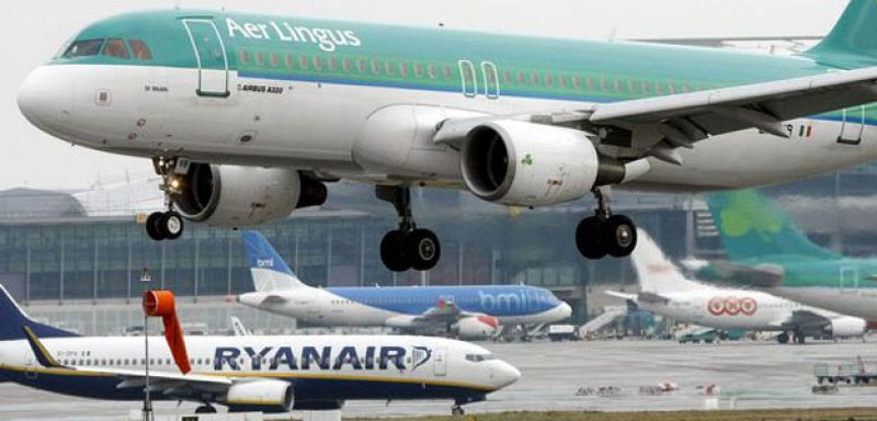 El regulador británico de Competencia obliga a Ryanair a bajar al 5% su presencia en AerLingus