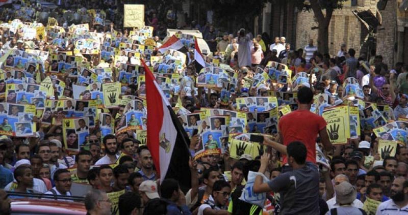 Los islamistas egipcios desafían un fuerte despliegue militar y policial