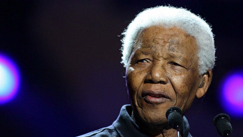 Nelson Mandela abandona el hospital de Pretoria aunque su estado sigue siendo crítico