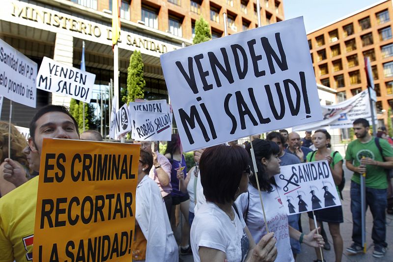 Madrid esgrime un nuevo auto que rechaza suspender la privatización de seis hospitales