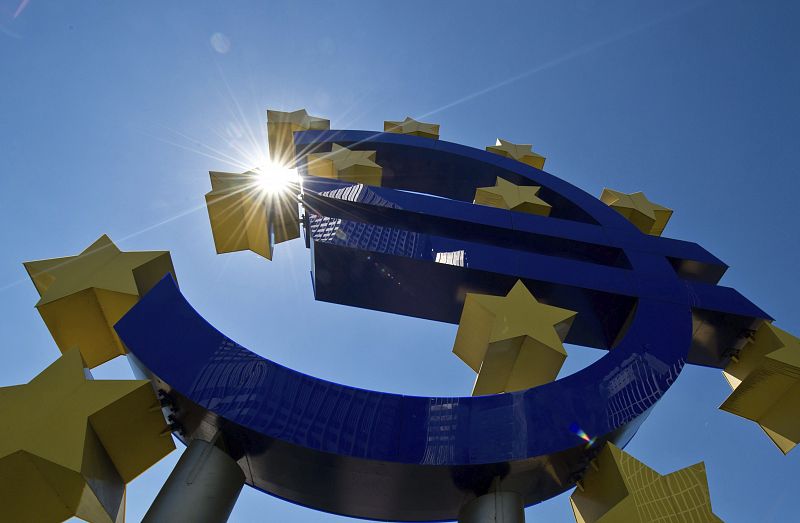 El BCE revisa sus previsiones: la zona euro se contraerá un 0,4% en 2013 y crecerá un 1% en 2014