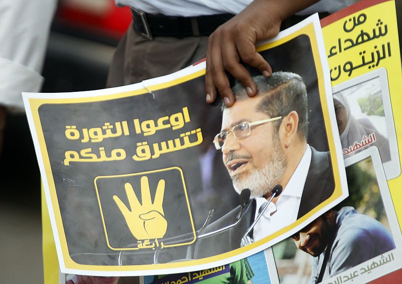 Ordenan la detención preventiva de cuatro días contra Morsi por insultar a los jueces