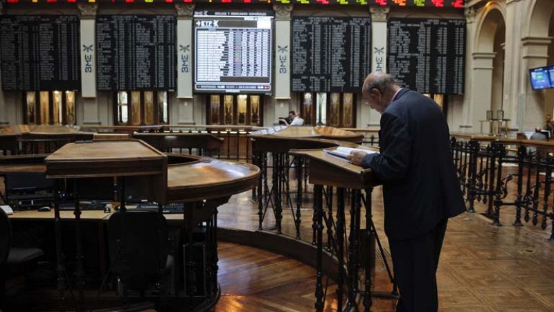 La prima de riesgo española cierra por debajo de la italiana por primera vez en 18 meses