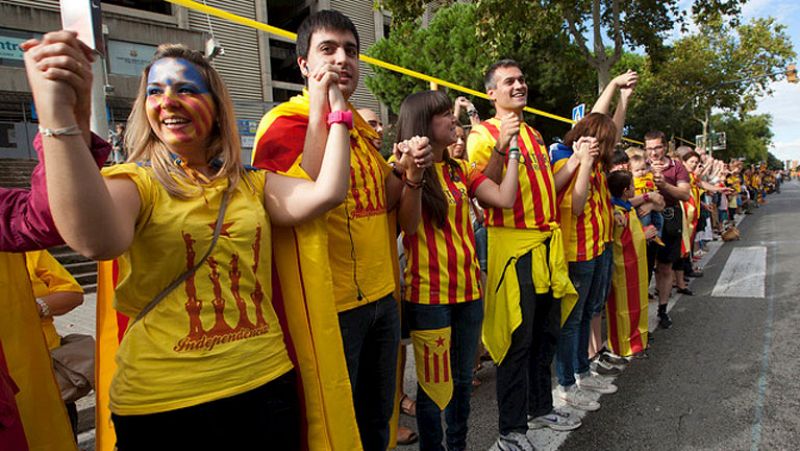 Cientos de miles de personas forman una cadena por la independencia de Cataluña en la Diada