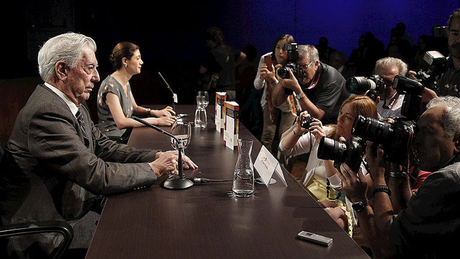 Mario Vargas Llosa presenta su último trabajo, 'El héroe discreto' | Ver