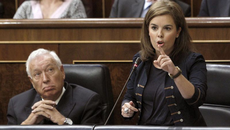 Sáenz de Santamaría dice que el Gobierno escuchará a todos, "también a mayoría silenciosa"