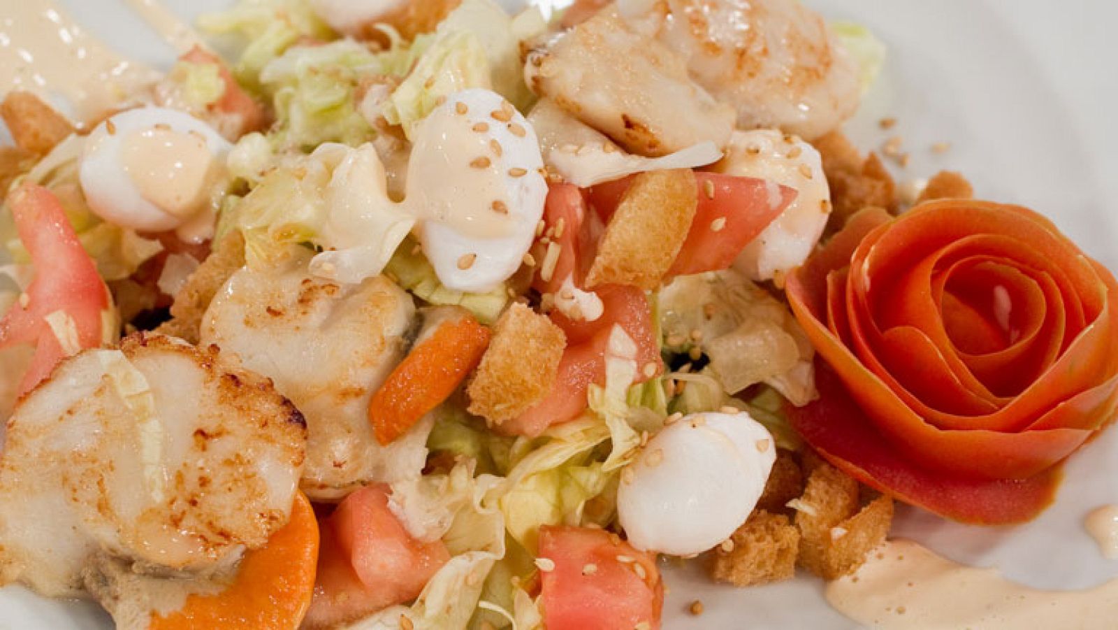 Ensalada de vieiras con mahonesa de papaya