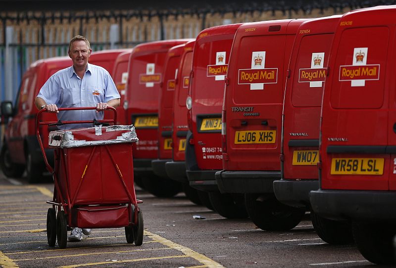 El Gobierno británico privatiza el servicio de correos Royal Mail y prepara su salida a Bolsa