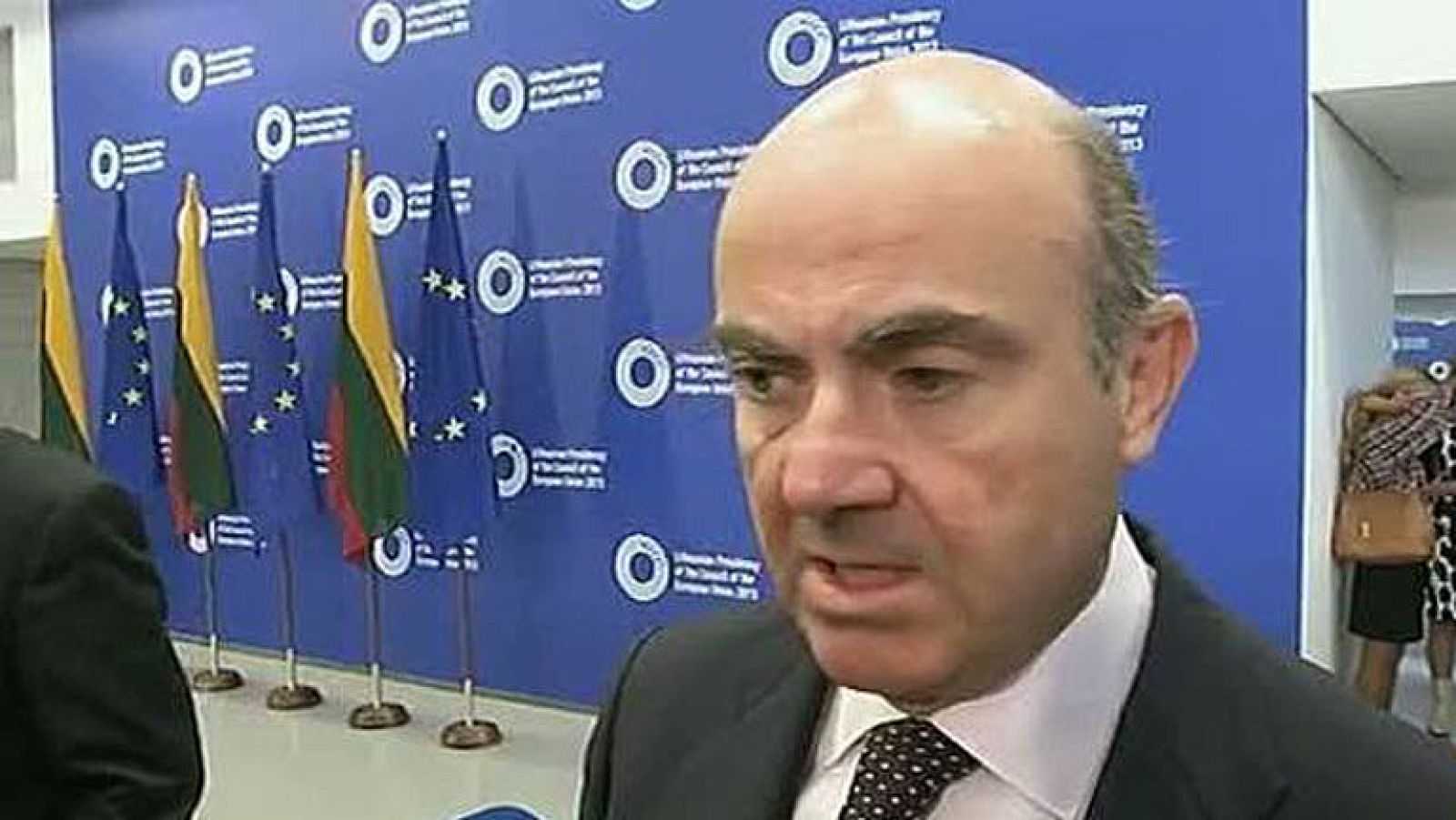 De Guindos asegura que España cumplirá sus compromisos de reducción del déficit