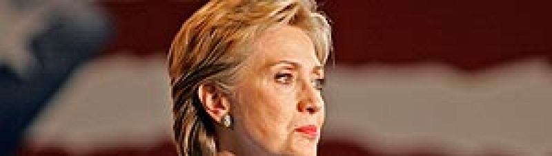 La prensa de EE.UU. da por hecha la renuncia de Clinton, pero su jefe de campaña lo niega