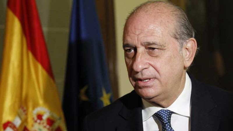 Fernández Díaz recuerda a Mas que "juró cumplir la Constitución"