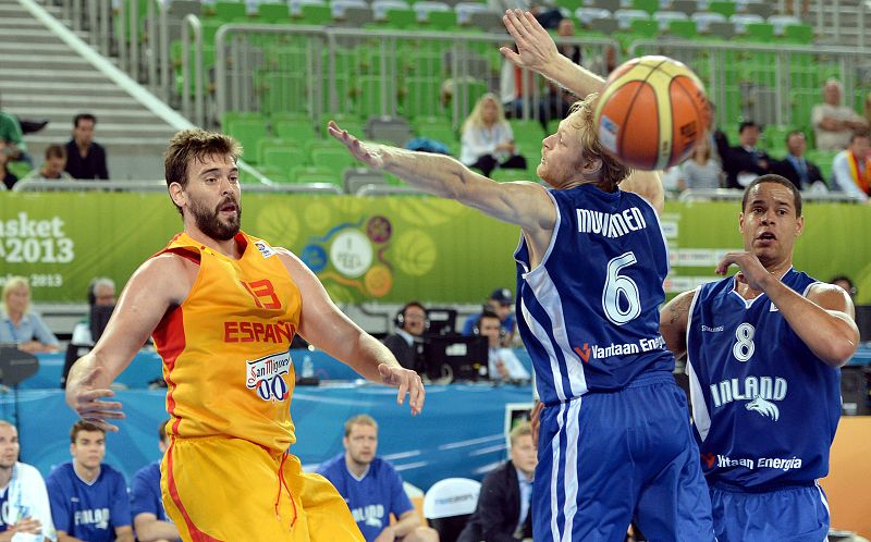 España hace los deberes ante Finlandia y depende de sí misma para los cuartos