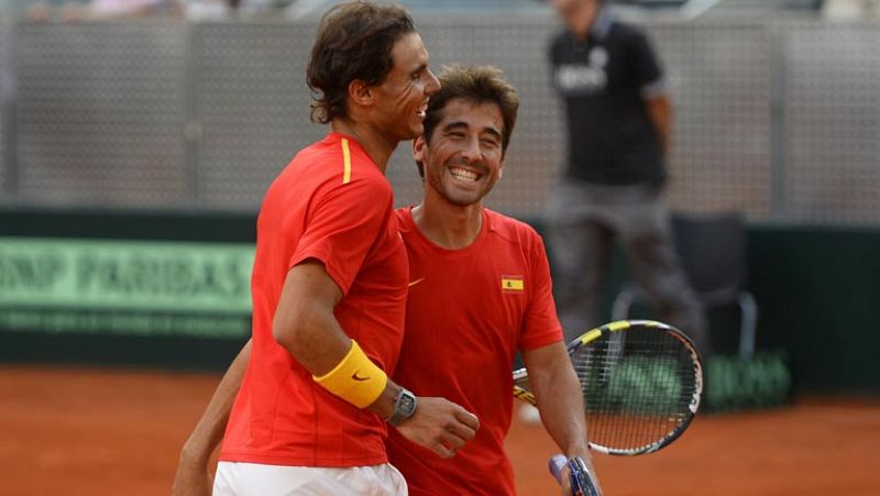 Nadal y López logran la permanencia para España en un intenso partido de dobles