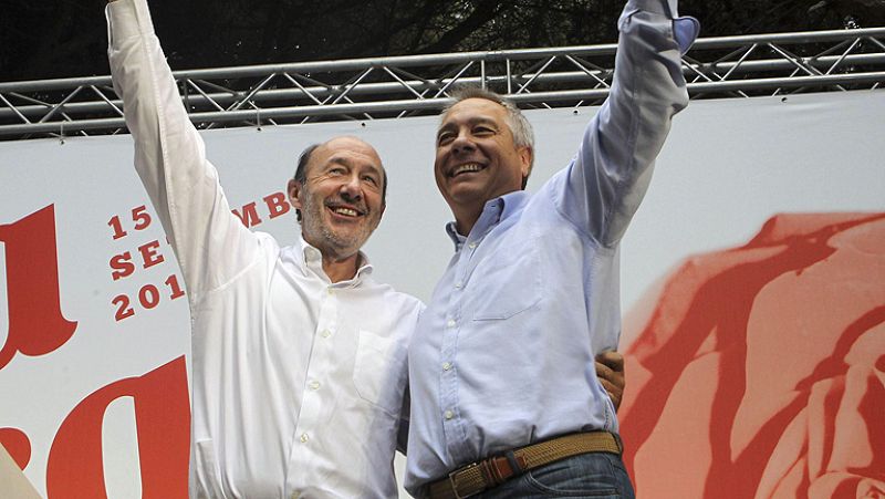 Rubalcaba critica que el diálogo entre Rajoy y Mas sea "dos cartas en un año"