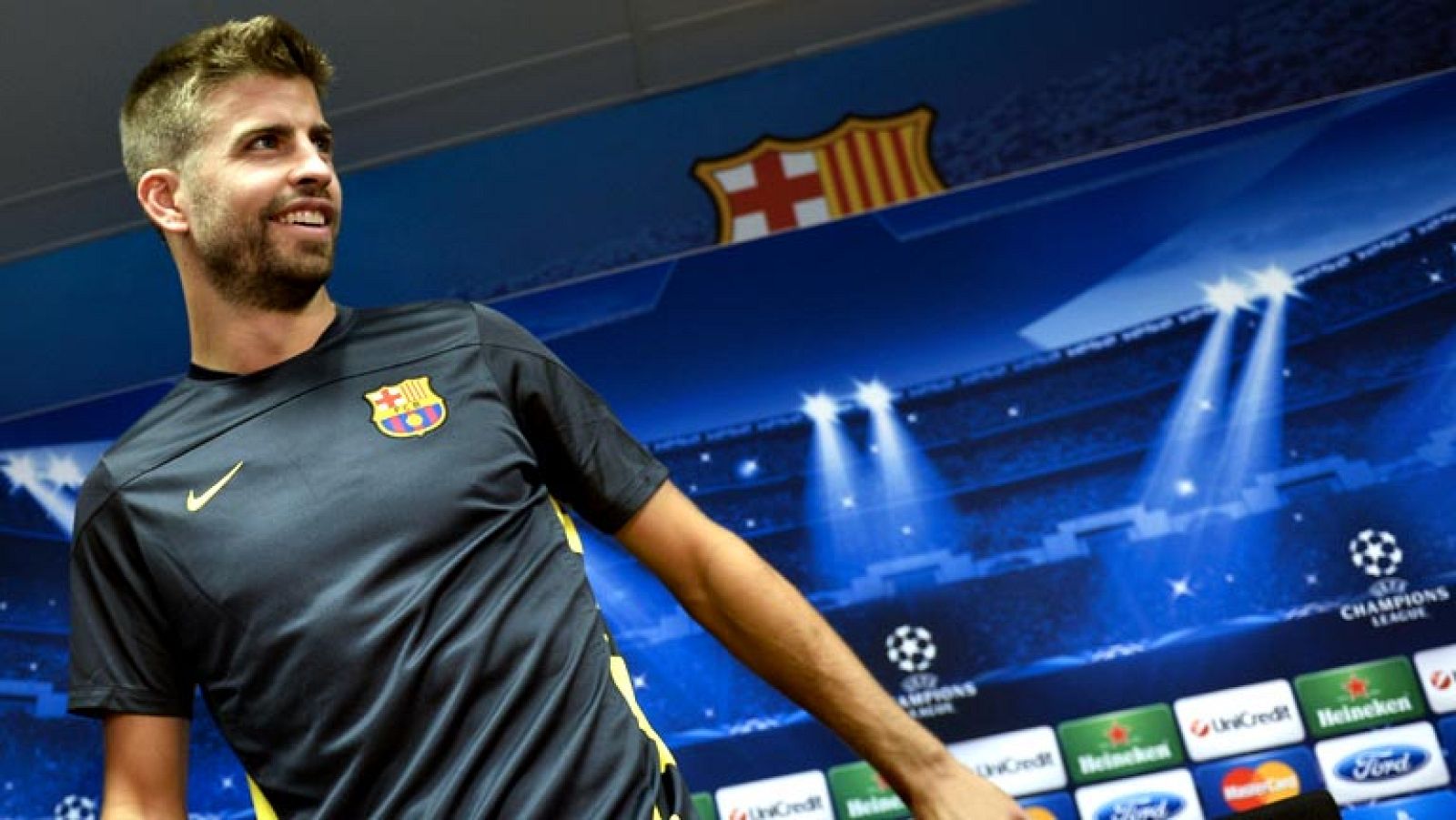 El central del FC Barcelona, Gerard Piqué, ha señalado que  "históricamente desde siempre" el club azulgrana ha ido por detrás  del Real Madrid en cuanto a la "oportunidad de gastar tanto dinero",  ya que si el equipo blanco "un año no gana títulos"