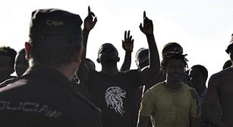 Unos 250 inmigrantes intentan entrar en Ceuta en un nuevo asalto a la valla fronteriza