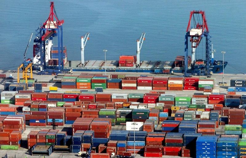 El déficit comercial baja un 67,5% hasta julio impulsado por el crecimiento de las exportaciones