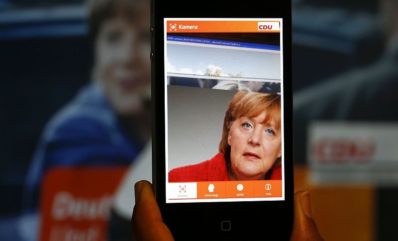 Merkel se cuela en el teléfono de los votantes