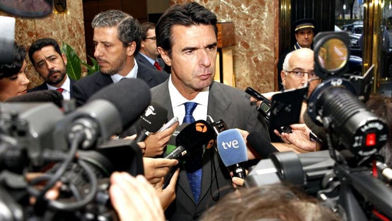 Soria admite que este año habrá un déficit de tarifa de entre 2.500 y 3.000 millones