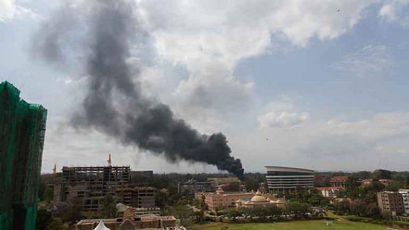 El Ejército keniano libera a la mayoría de los rehenes en el centro comercial de Nairobi