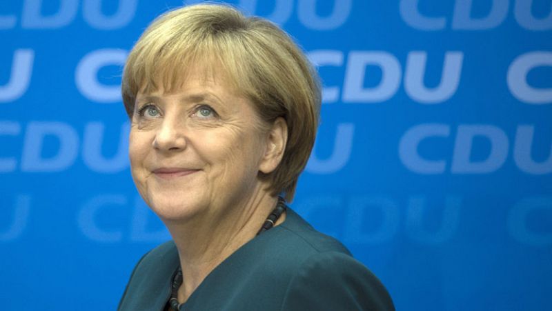 Merkel rechaza gobernar en solitario e inicia contactos con los socialdemócratas