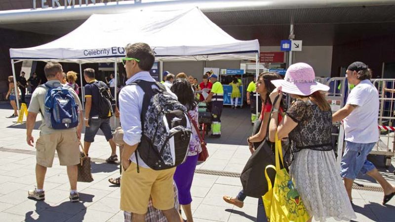 Más de 42 millones de turistas llegaron a España hasta agosto, que marcó nuevo máximo mensual