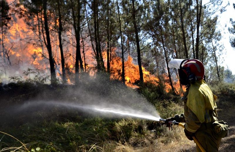 Estabilizados los incendios de A Merca y Paderne de Allariz, en Ourense