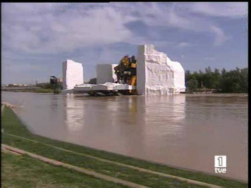 Zaragoza resiste la crecida del Ebro, que alcanzará su pico durante la madrugada
