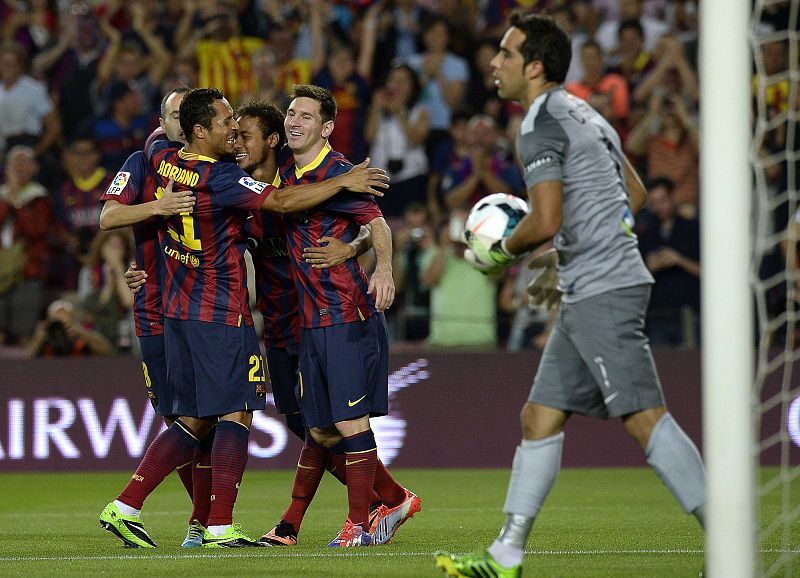 El Barça golea y convence ante una desconocida Real e iguala su mejor arranque liguero