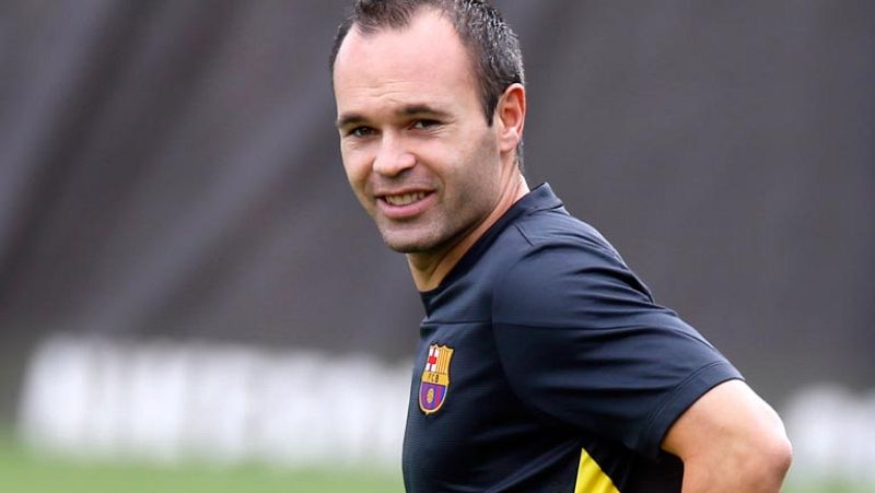 Iniesta no habla de los árbitros y da por hecha su renovación