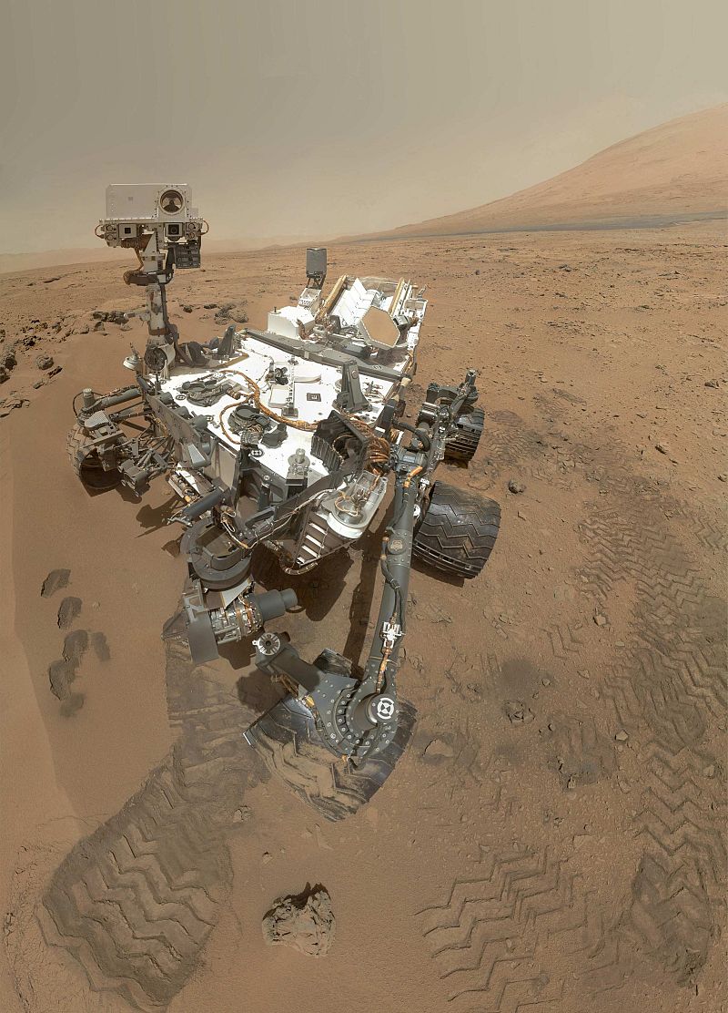 El robot Curiosity encuentra agua y materiales orgánicos en el polvo de la superficie de Marte