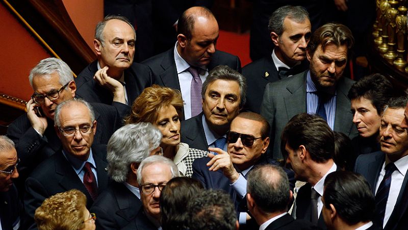 Los ministros de Berlusconi dimiten de sus cargos en el Gobierno de Letta