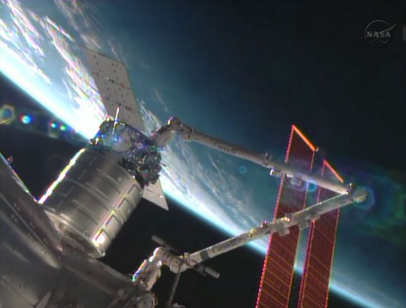 El carguero Cygnus se acopla con éxito a la Estación Espacial Internacional