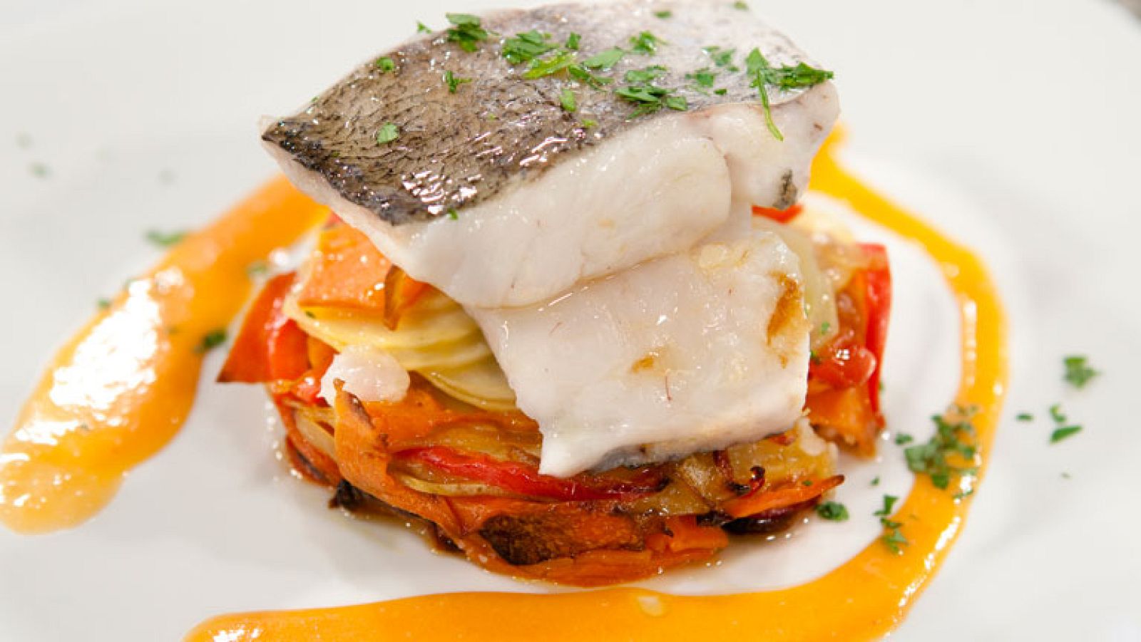 Lomos de pescadilla al horno con salsa tomate