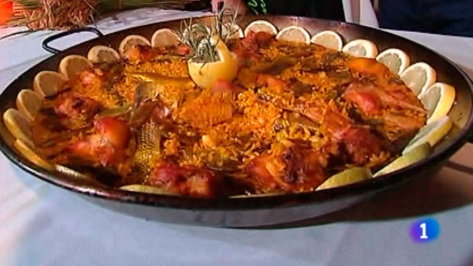 España Directo - Paella de pollo, conejo y mújol