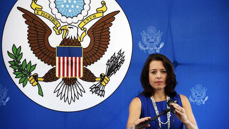 EE.UU. expulsa a tres diplomáticos venezolanos como respuesta a Maduro