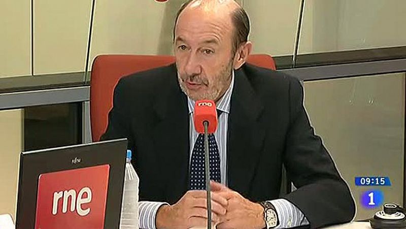 Rubalcaba: "Desde que llegó Rajoy hay 900.000 parados más y no veo buenas perspectivas"