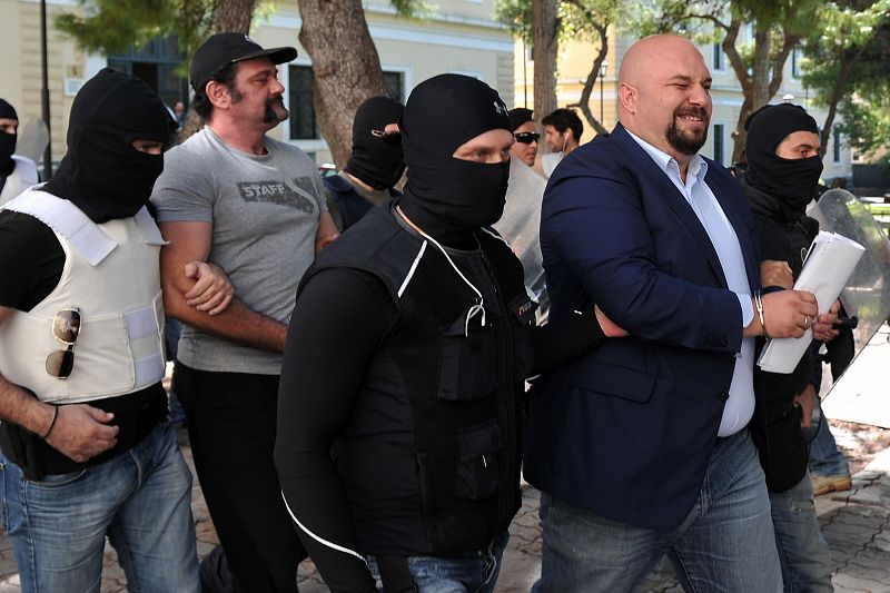 Imputan a cuatro diputados del partido neonazi griego por pertenencia a banda criminal