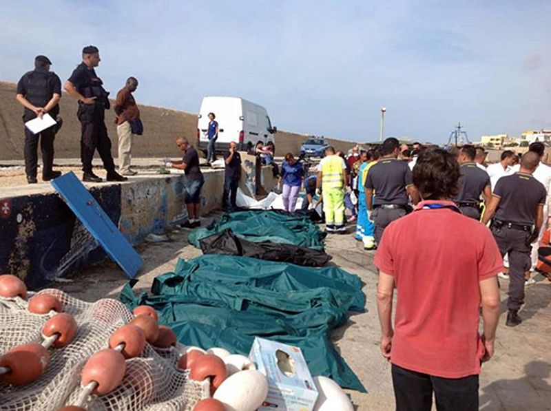 La alcaldesa de Lampedusa: "No sabemos dónde meter ni a los vivos, ni a los muertos"