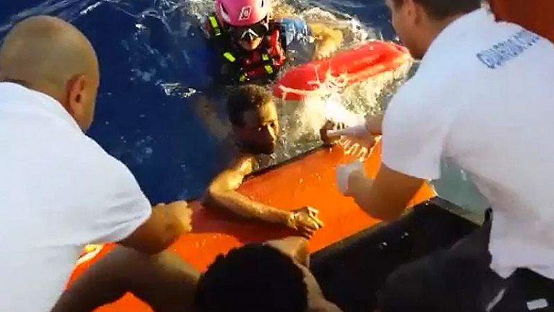 Luto en Italia mientras se interrumpe la búsqueda de los 200 desaparecidos en Lampedusa