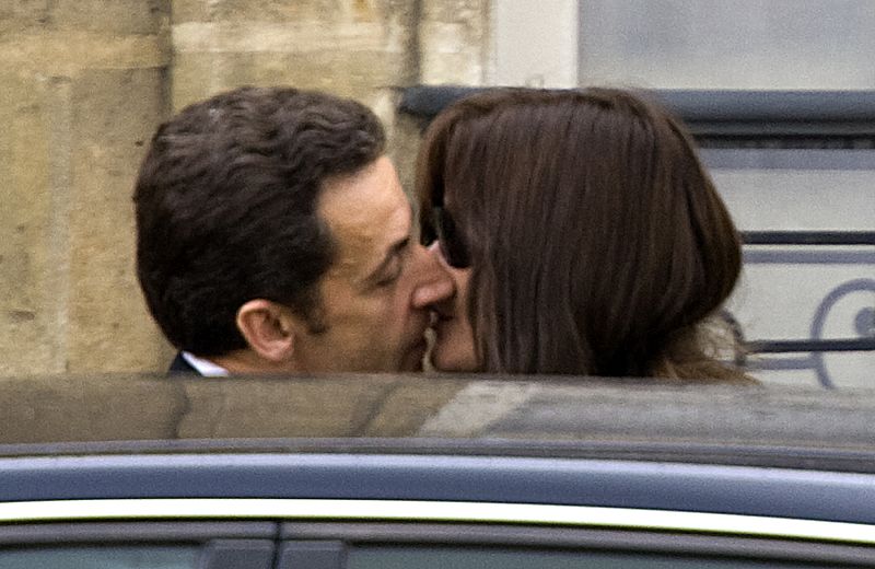 Carla Bruni relata que lo suyo con Sarkozy fue un "flechazo" en una cena arreglada