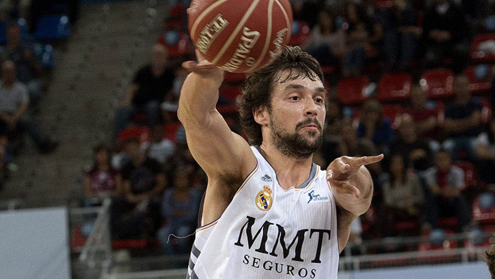 Real Madrid y Barcelona se juegan el primer título de la temporada en el baloncesto español este sábado. Tras ganar a Bilbao y Baskonia respectivamente, la Supercopa Endesa vivirá su final este sábado.