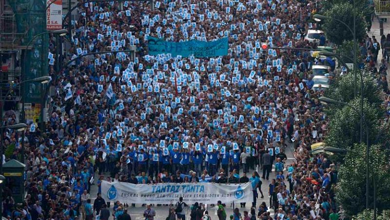 Miles de personas apoyan en Bilbao al colectivo de presos de ETA
