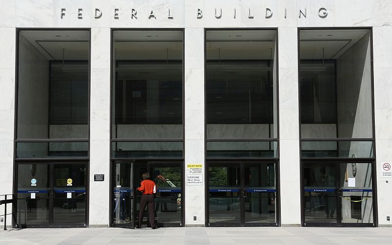 La Cámara baja de EE.UU. aprueba el pago de sueldos a los empleados afectados por el cierre
