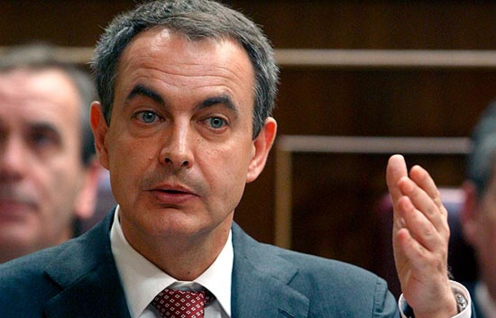 Rajoy pregunta a Zapatero sobre la situación económica.