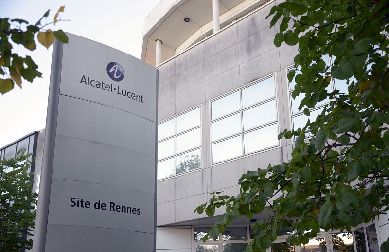 Alcatel-Lucent suprimirá 10.000 empleos en todo el mundo, el 15% de su plantilla, hasta 2015